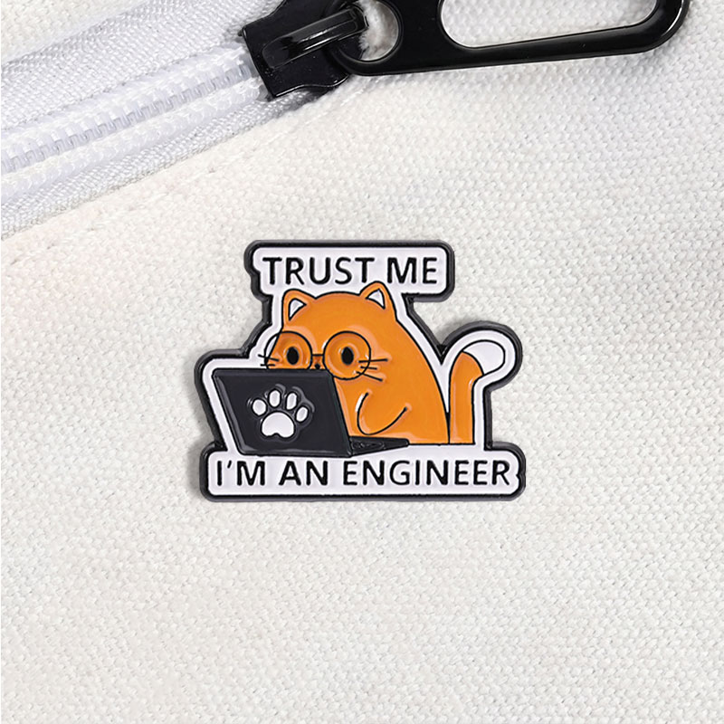 Pin de esmalte con cita de ing - Tech Accessories Designer reseña y precio