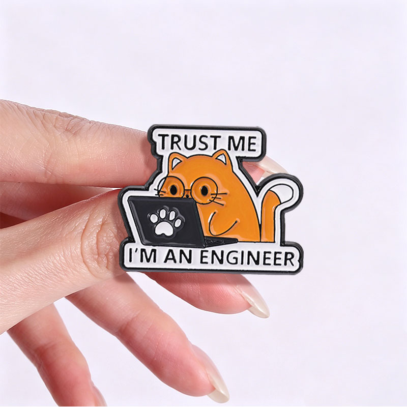 Pin de esmalte con cita de ing - Tech Accessories Designer reseña y precio